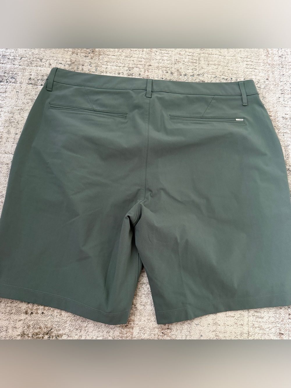 vuori meta short 8” inseam green golf shorts size 38